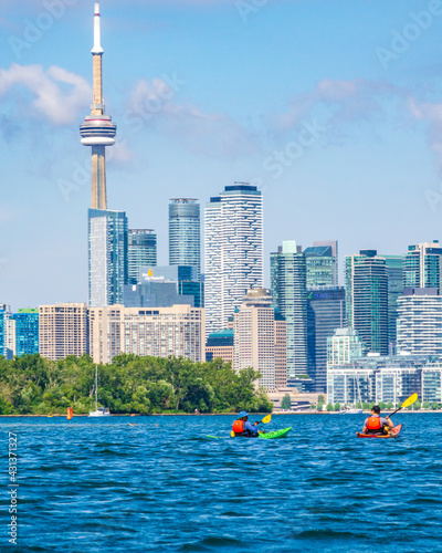 Photography Sea kaykers  outside  the Toronto Islands on Lake Ontario, with the downtown Toronto skyline and the CN Tower in the background