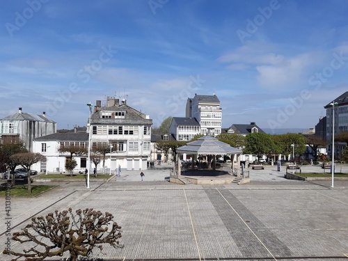 Plaza de la Constitución de Vilalba(Galicia) con el palco de la música al fondo