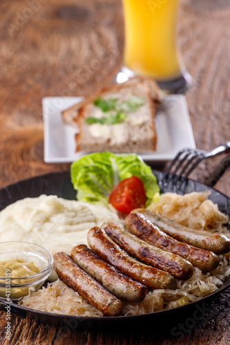 nuremberg sausages in a serving pan