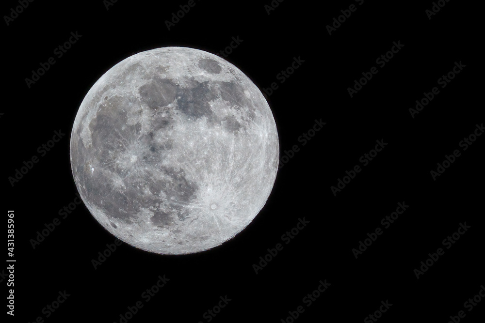 Obraz premium Super moon on black background