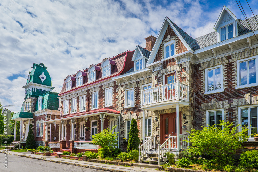 Obraz premium Cute traditional house in Levis old town near the town of Quebec City (Canada)