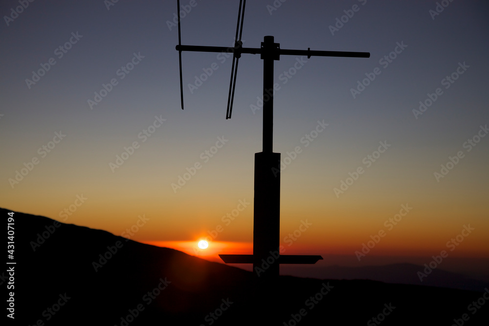 Obraz premium Sunset from the Etna with clear sky and a communication device