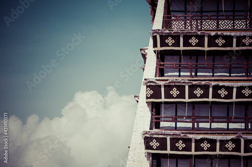 Fotobehang Historic home of the Dalai Lama, Lhasa, Tibet