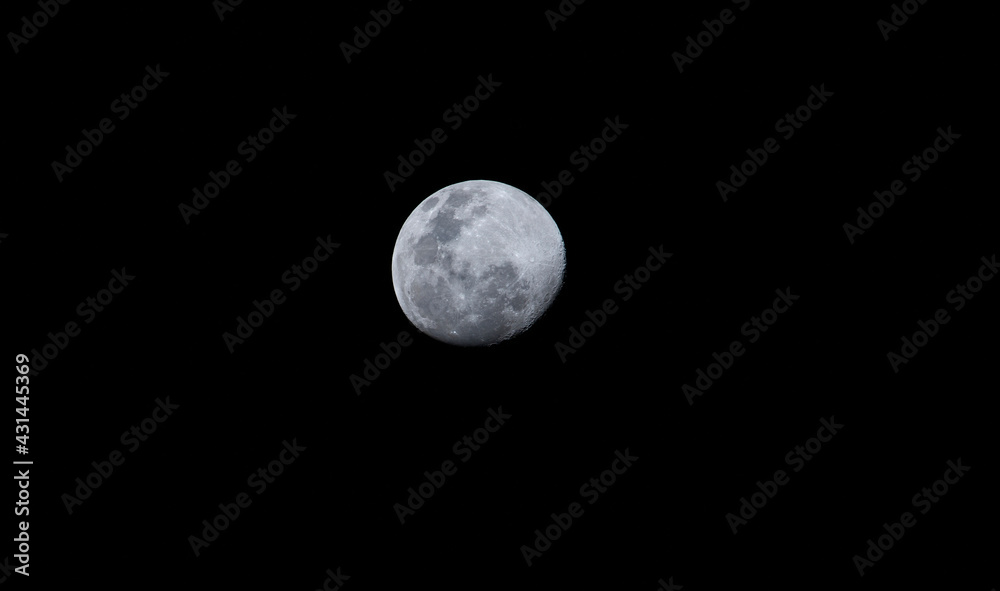 A full moon showed the beauty hidden all these days. A full moon showed the beauty hidden all these days.