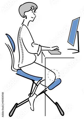 バランスチェアでデスクワークを行いやすくする