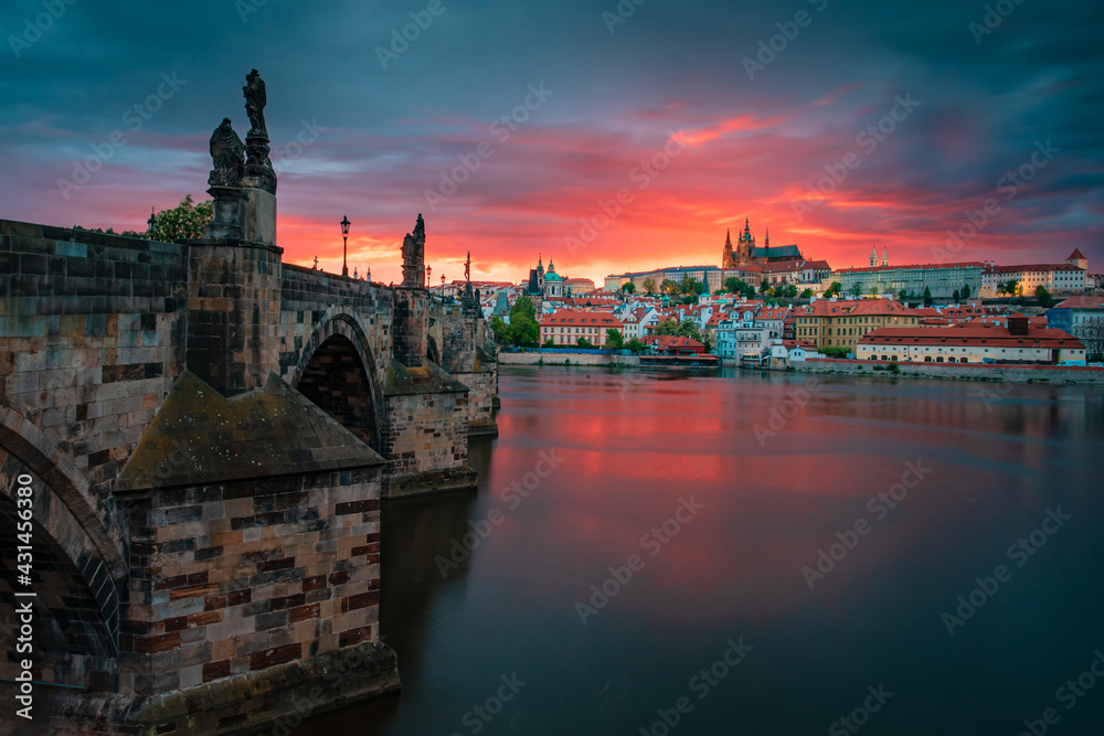 Obraz premium prague, river, night, bridge, city, europe, architecture, water, castle, sky, travel, old, cityscape, building, church, charles, tower, town, vltava, czech, landmark, tourism, cathedral, sunset