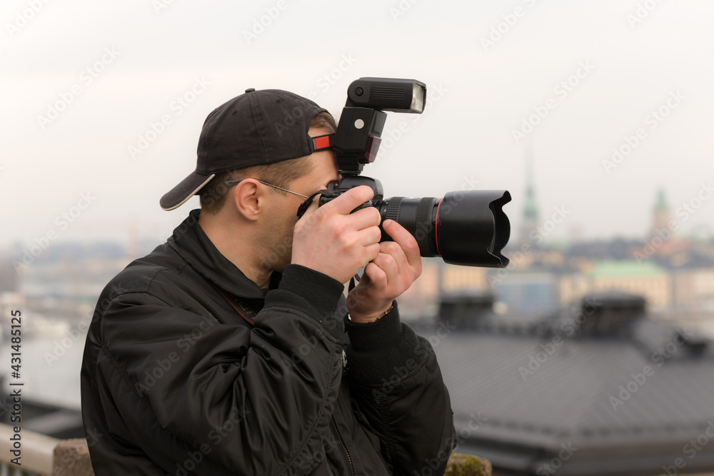 Obraz premium tourist photographs the landscape in Stockholm