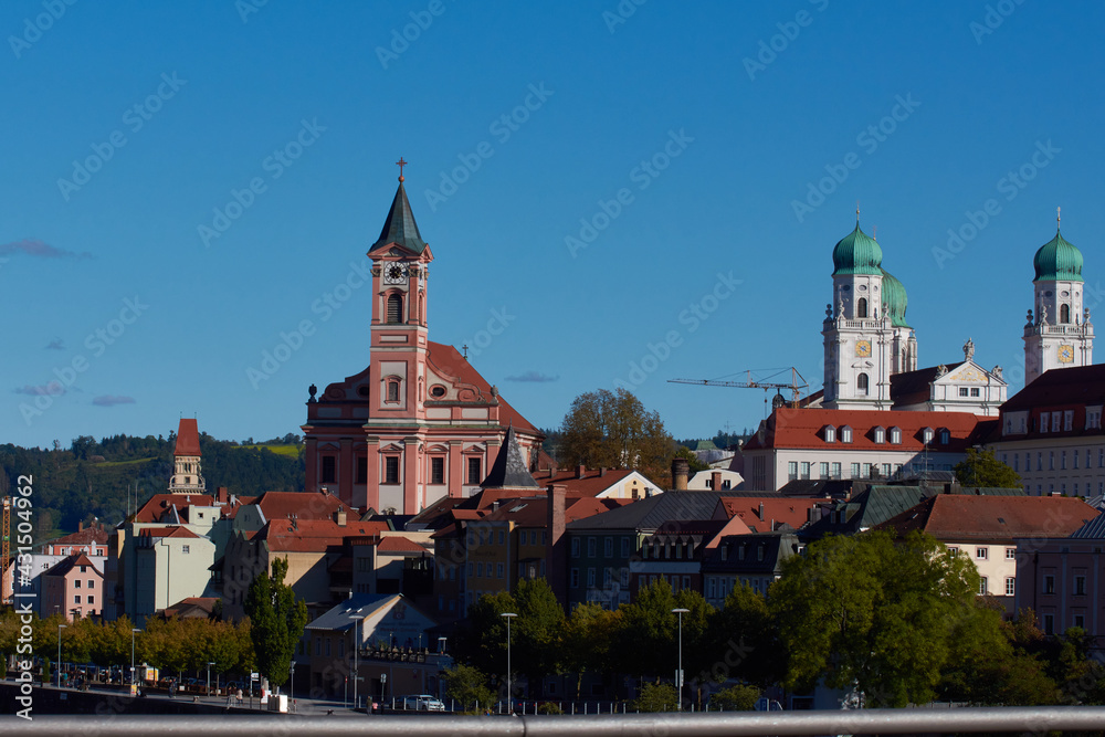 Der Dom St. Stephan und Stadtpfarrkirche St. Paul in Passau 