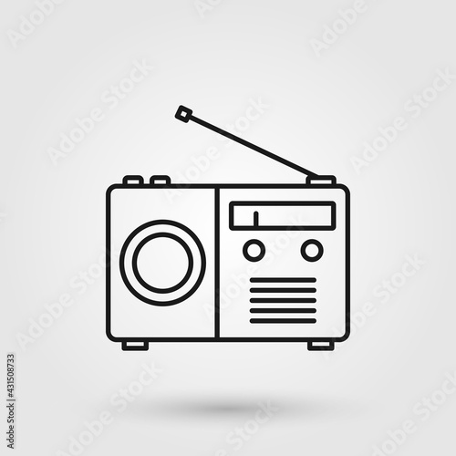 Retro radio with antenna icon illustration. Vintage media player concept.