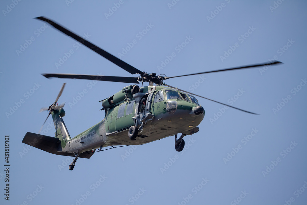 Helicóptero militar de busca e salvamento