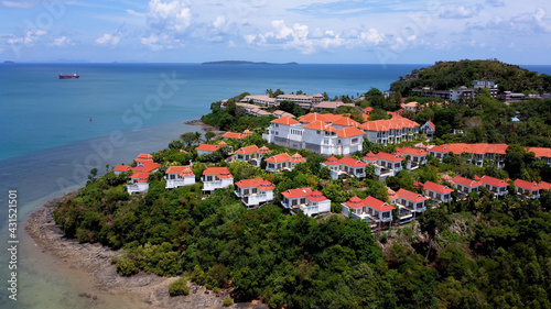 Elite settlement on a tropical island