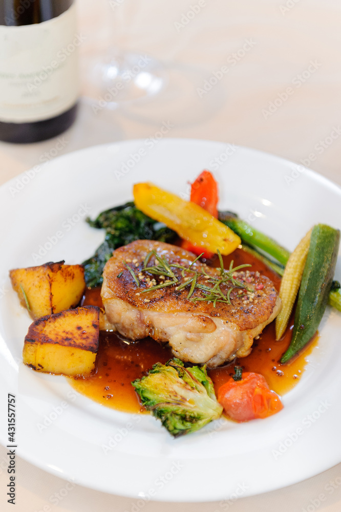 レストランの肉料理 メインディッシュ レストランの肉料理 メインディッシュ