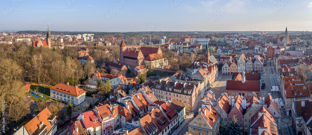 Obraz Panorama Olsztyna - stare miasto - zamek, kościół garnizonowy, ratusz, kościół ewangelicki
