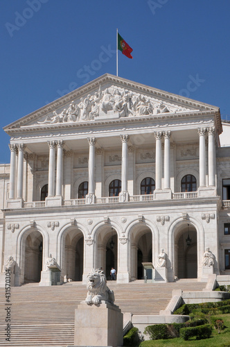 Vista del edificio de la Asamblea de la República en la ciudad de Lisboa, Portugal