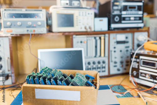 Fotografija Close-up electric green embedded microcircuits in production