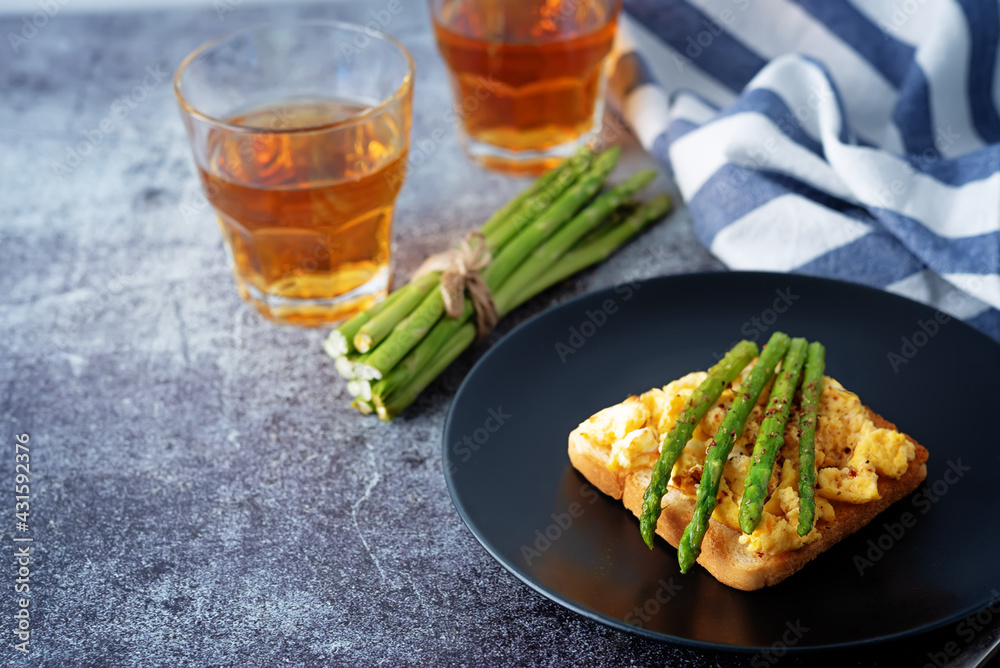 Scrambled egg asparagus sandwich with glasses of tea Scrambled egg asparagus sandwich with glasses of tea