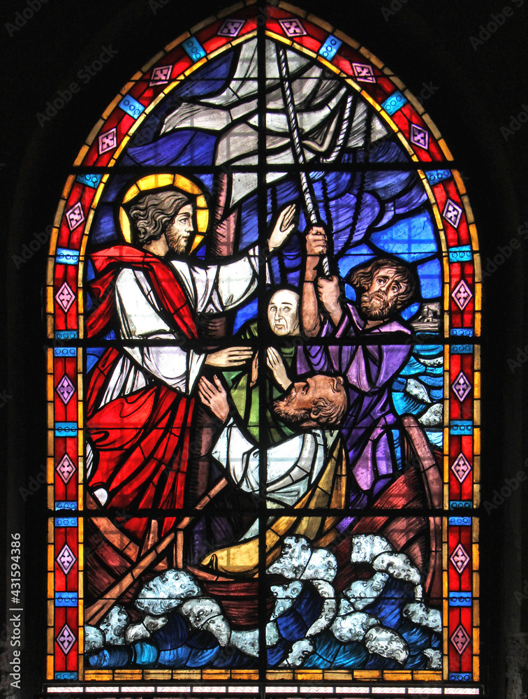 Cristo ferma la tempesta; vetrata della chiesa di San Cristoforo sul Naviglio Grande, Milano