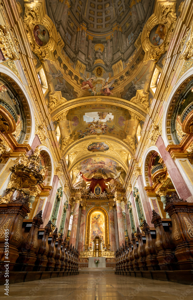 Kirchenschiff in Linz