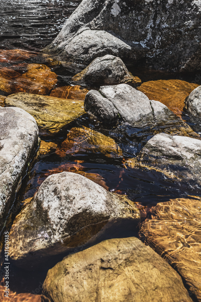 rocks underwater 