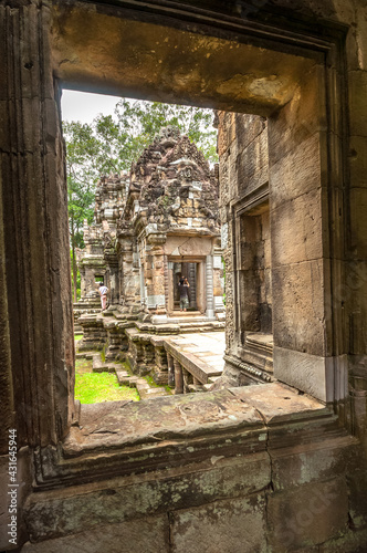 Fototapeta Naklejka Na Ścianę i Meble -  Ancient buddhist khmer temple in Angkor Wat, Cambodia. Thommanon Prasat