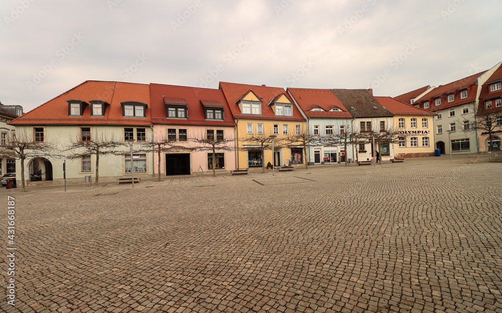 Kleinstadtidylle; Häuserzeile am Marktplatz in Freyburg (Unstrut)