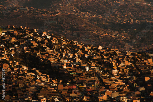 Barrio Minero de Cochabamba al atardecer. © Nicols