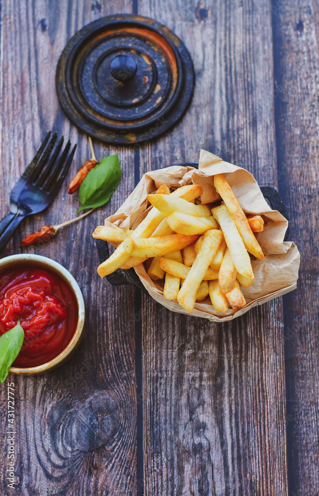 Crispy deep fried turkey nuggets and ketchup. Breaded turky efillets with chilly peppers and fresh basi on wooden rustic background
Crispy deep fried turkey nuggets and ketchup. Breaded turky efillets with chilly peppers and fresh basi on wooden rustic background
