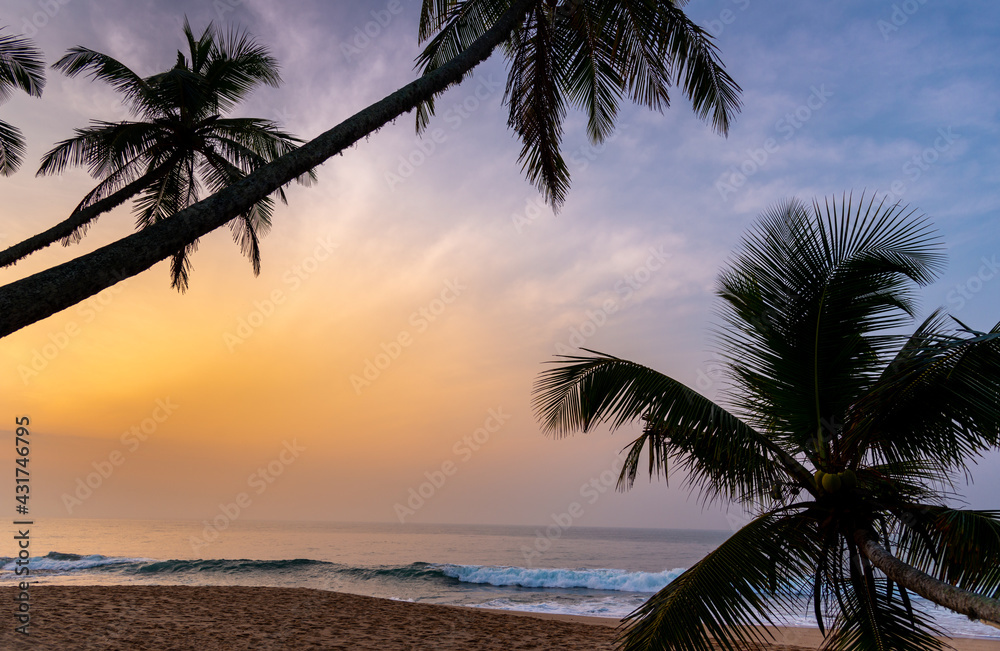 Fototapeta premium Beautiful sunrise over tropic beach