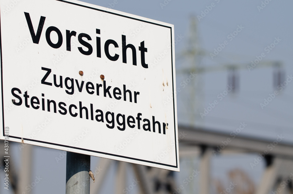 Fototapeta premium Vorsicht Zugverkehr