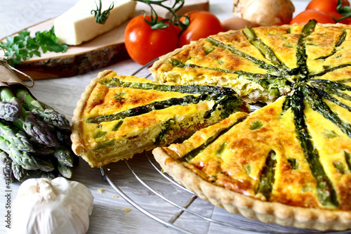 Delicious asparagus and bacon quiche