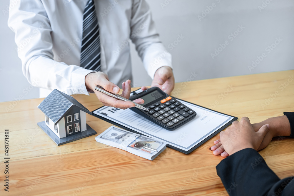 Estate agent are presenting home loan and giving house to client after discussing and signing agreement contract with approved application form, Home Insurance and Real estate investment concept Estate agent are presenting home loan and giving house to client after discussing and signing agreement contract with approved application form, Home Insurance and Real estate investment concept