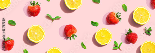 Fototapeta Naklejka Na Ścianę i Meble -  Fresh lemons and strawberries with mints