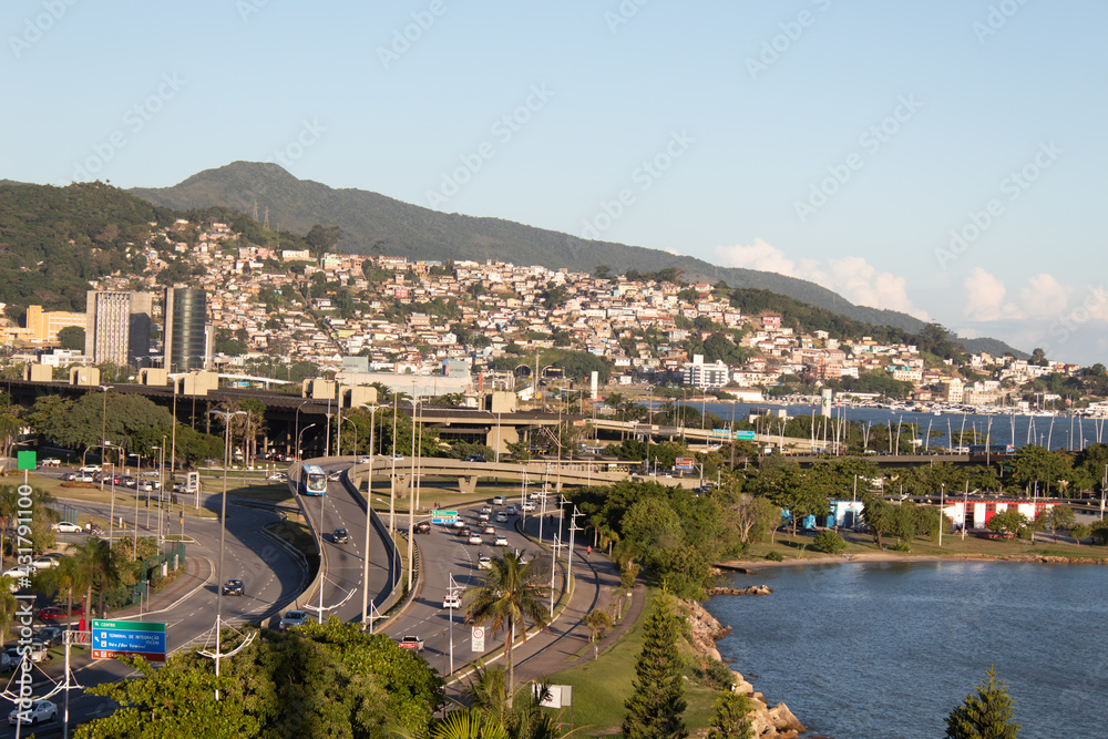Florianópolis e o seu túnel e morros