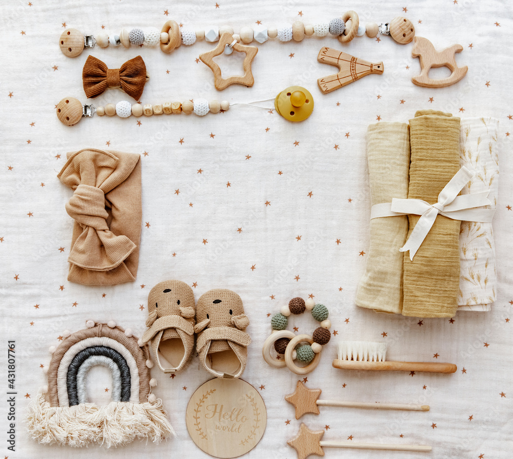 Stockfoto Gender neutral parenting. Set of baby stuff and