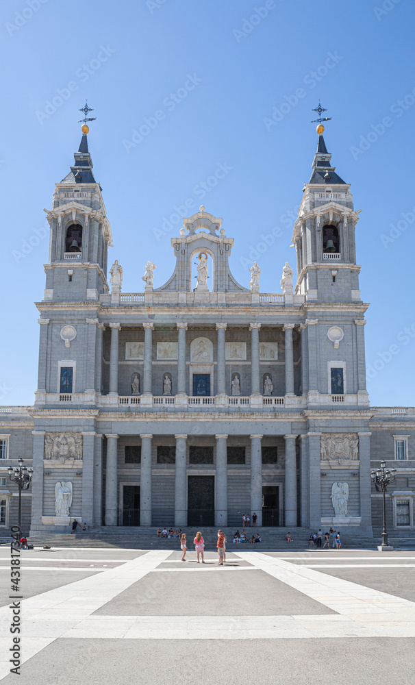 Obraz premium Cathedral of Santa María la Real de la Almudena, Madrid, Spain