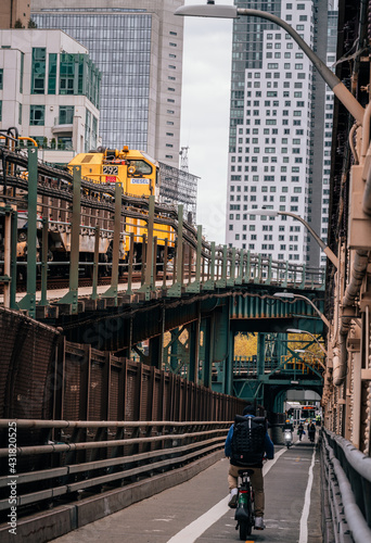 bikes street bike train city New York buildings © Alberto GV PHOTOGRAP