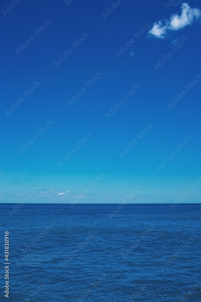 海 水平線と青いグラデーション