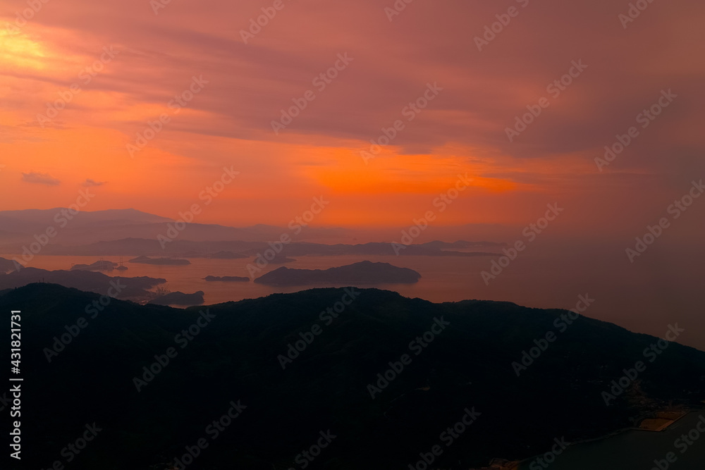 海 夕焼けの瀬戸の島々