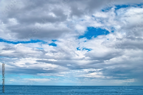 海 空と青い水平線 © BEIZ images
