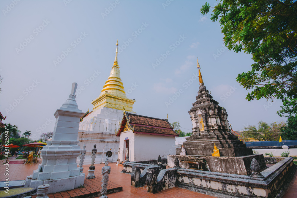 Fototapeta premium Beautiful temple in thailand.