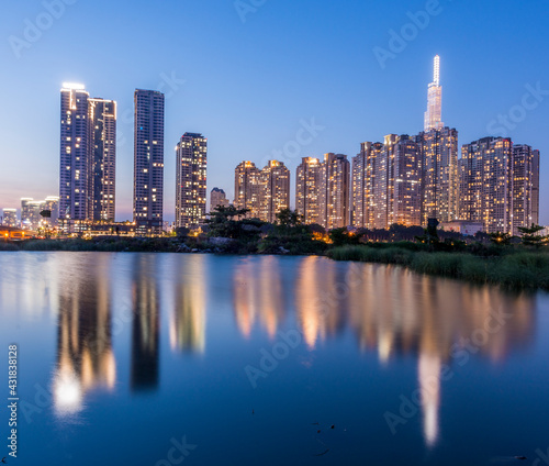 Photo done by the author in Ho Chi Minh City, Vietnam. Time: evening on May 03, 2021. When the sunset comes, the author noticed that the color of the sky has a huge change, the photo of the architectu © LE MINH TRI