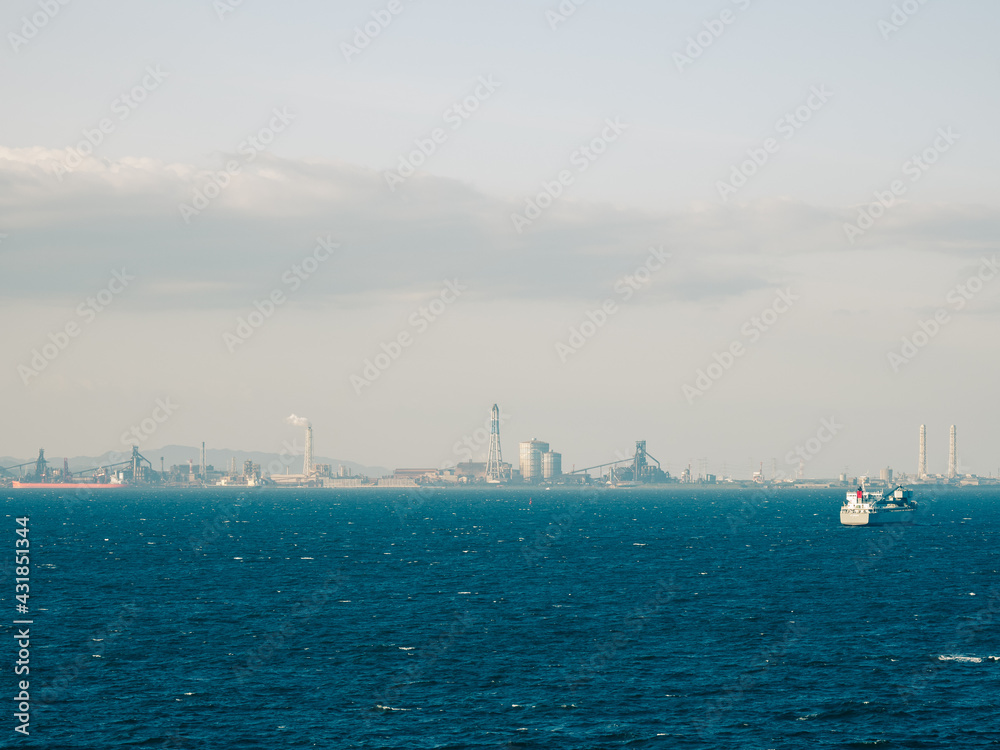 朝の東京湾の風景