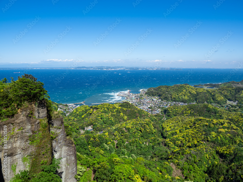 青空広がる千葉県鋸山山頂からの眺め　5月