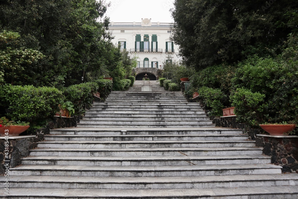 Napoli - Villa Floridiana dalla scalinata panoramica
