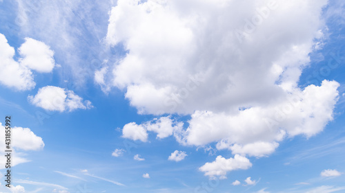  clear blue sky background,clouds with background. 