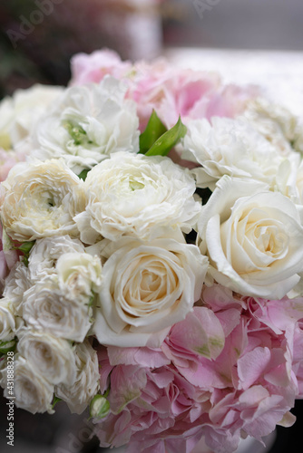 white roses, bouquet of white roses, pink hydrangea
