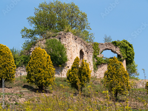Tableau sur toile Ruins of an ancient San Lorenzo castle in Gattinara, Italy