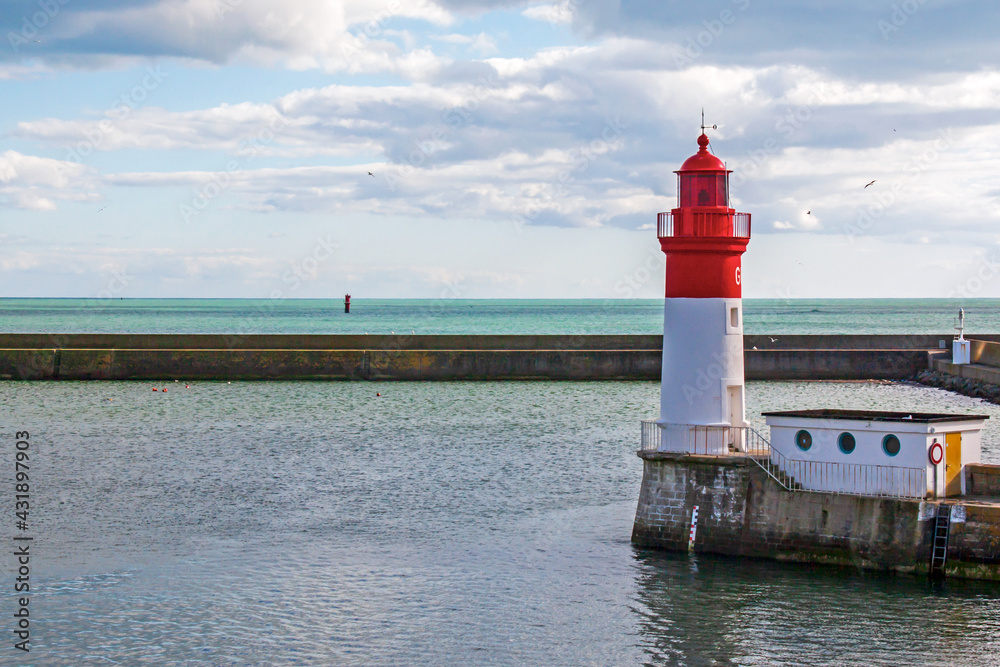 Le guilvinec. Le phare à l'entrée du port. Finistère. Bretagne ภาพถ่าย