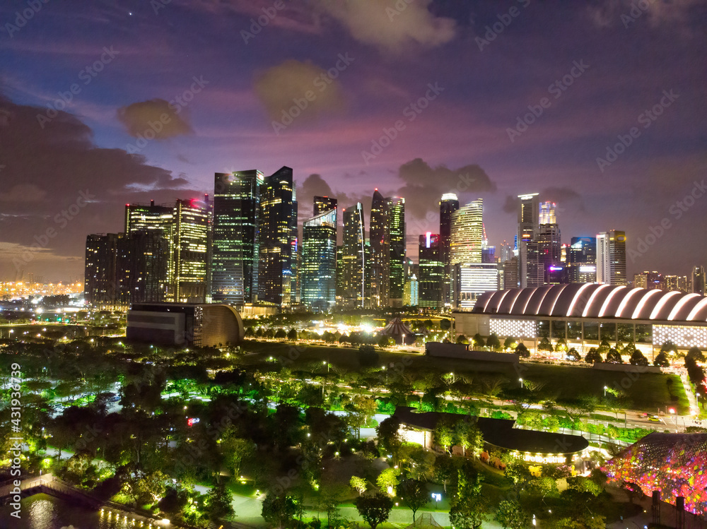 Fototapeta premium Night skyline of Singapore from Marina Bay