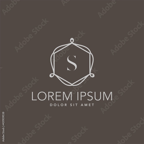 Vector templates of abstract green leaf logo designs - for medical, yoga, spa classes, beauty. Circles made with Vector leaves
